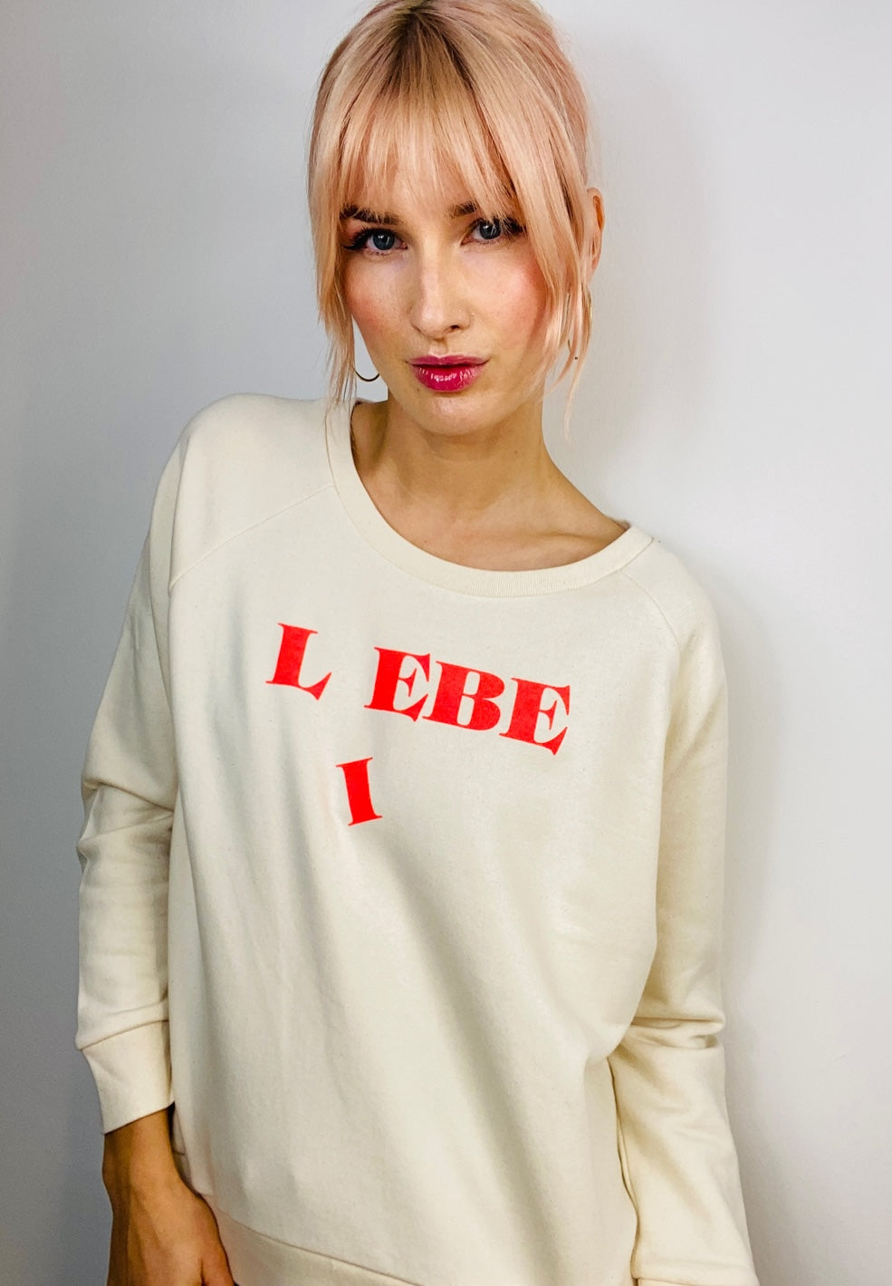ikim-pulli-beige-liebe-lebe-handbedruckt