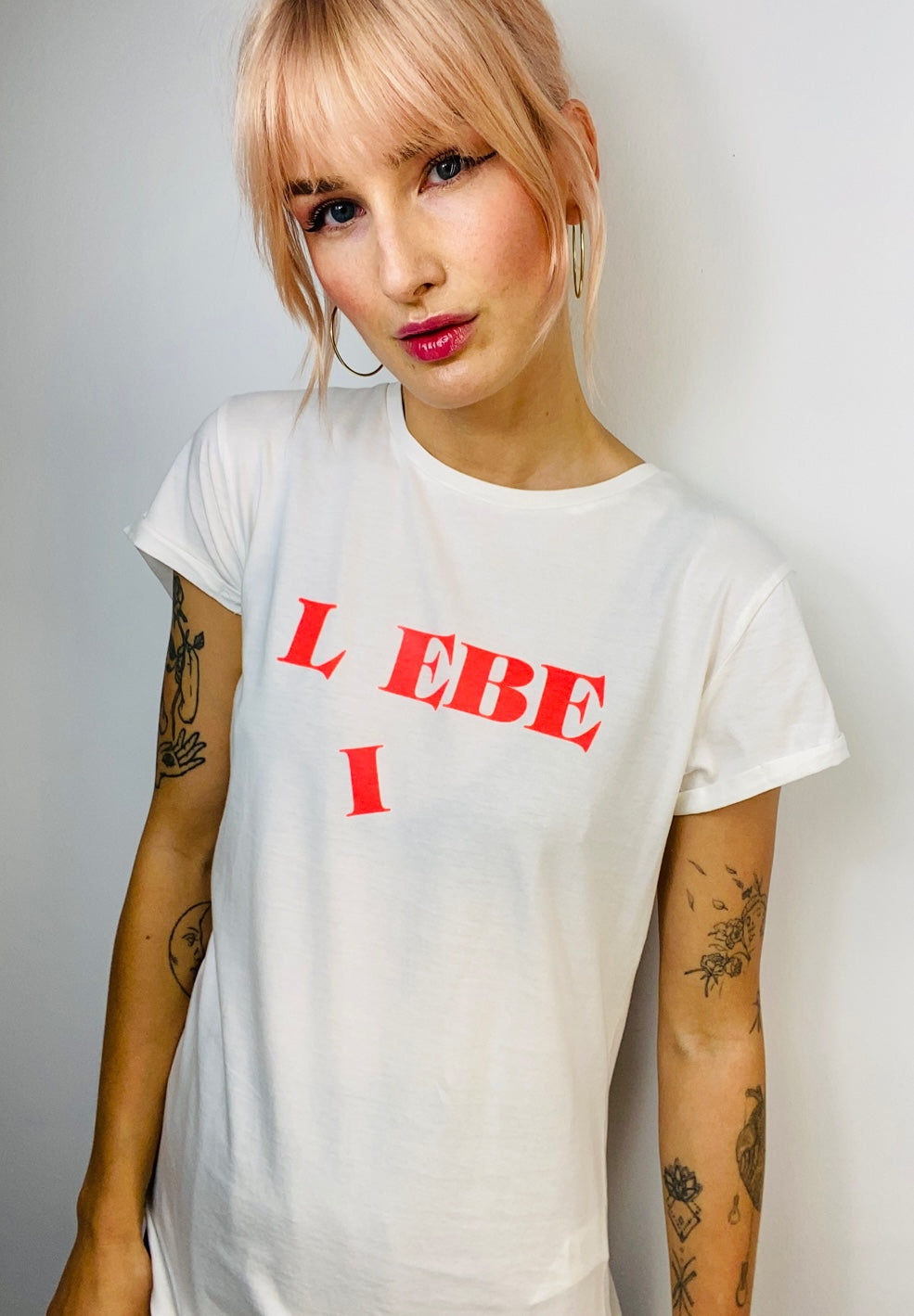 ikim-shirt-weiss-liebe-lebe-handbedruckt