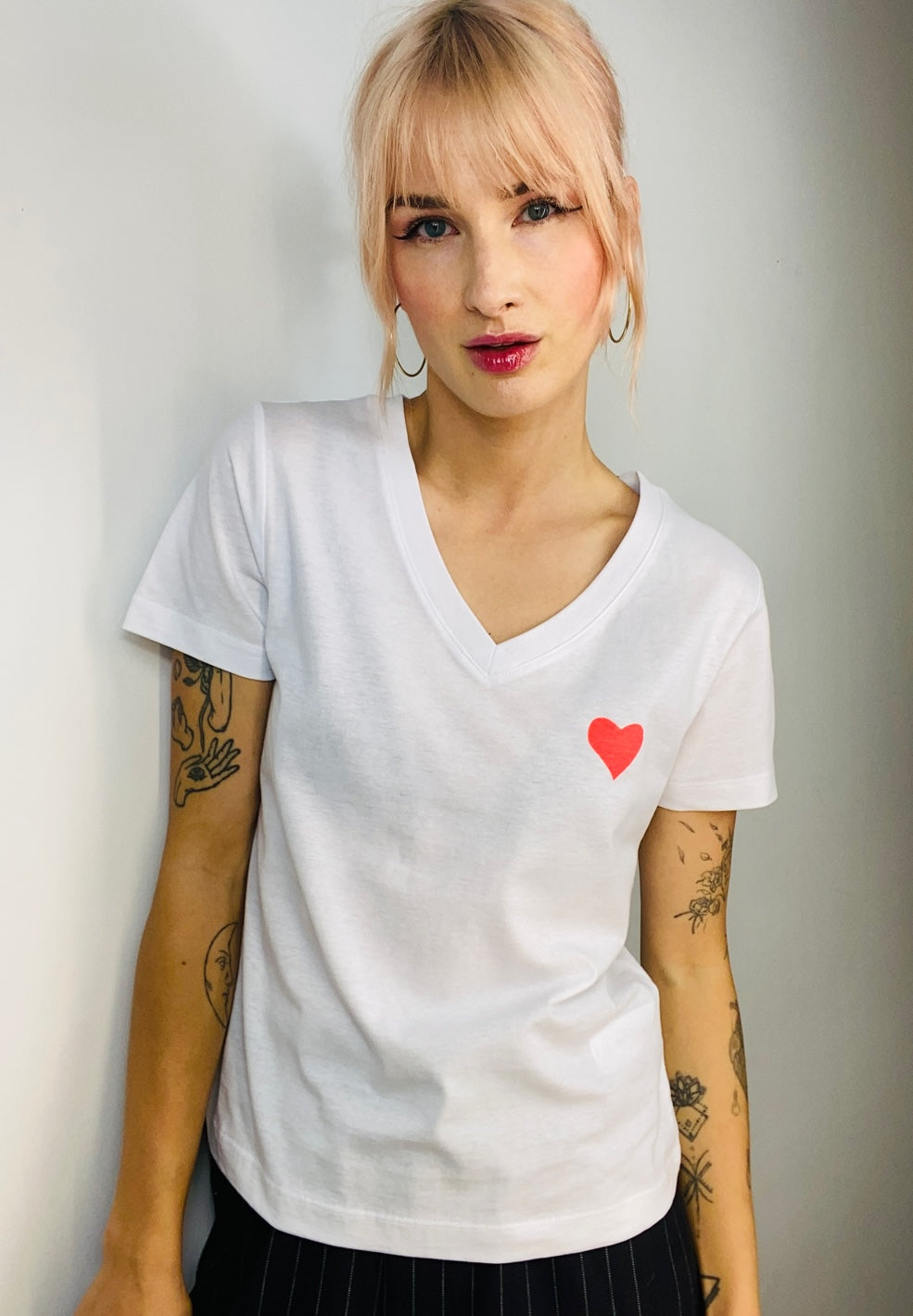 ikim-shirt-weiss-herz-handbedruckt-v-ausschnitt