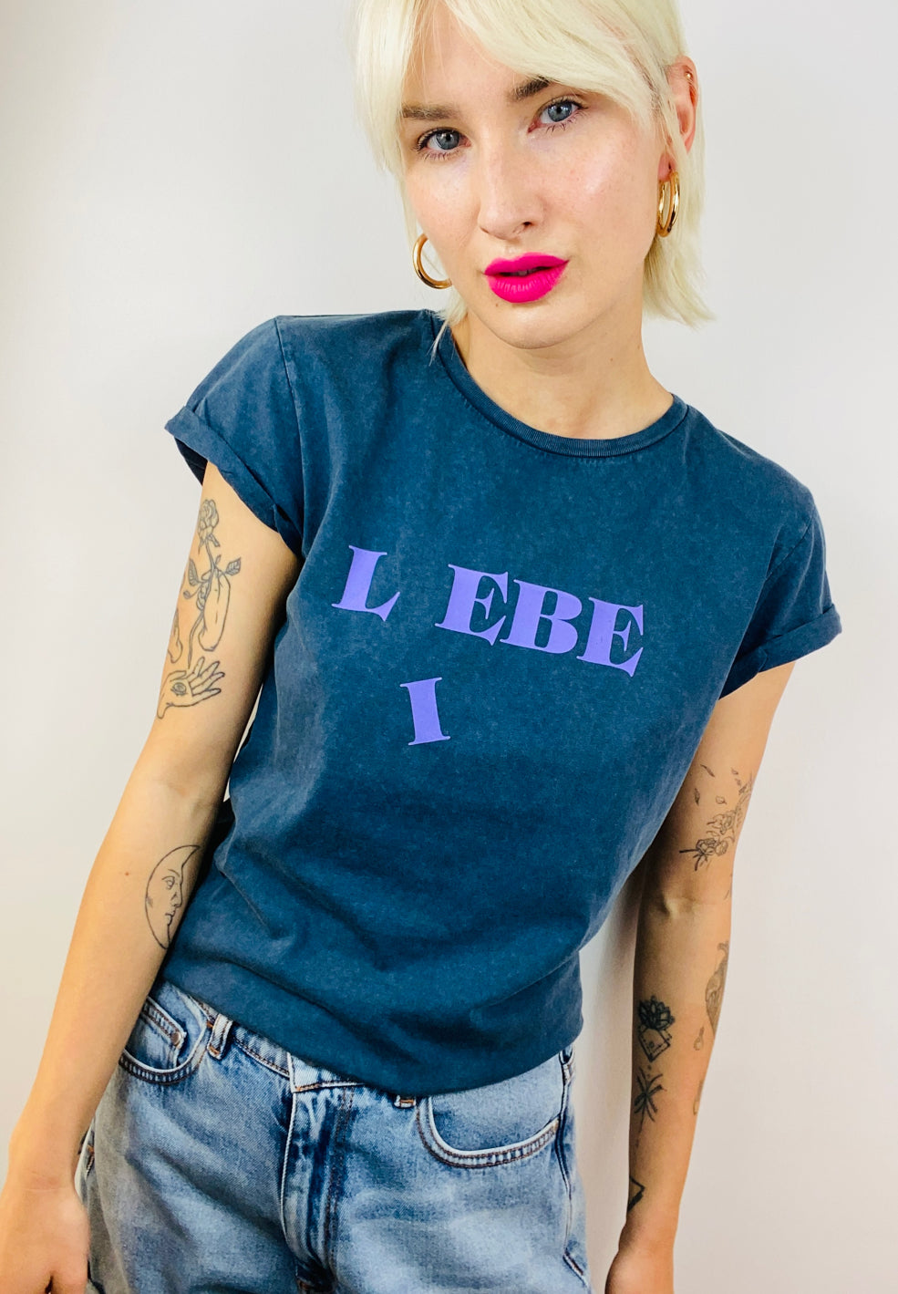 ikim-shirt-blau-liebe-lebe-handbedruckt